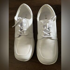 Jelly Beans boy’s white dress shoes size 2